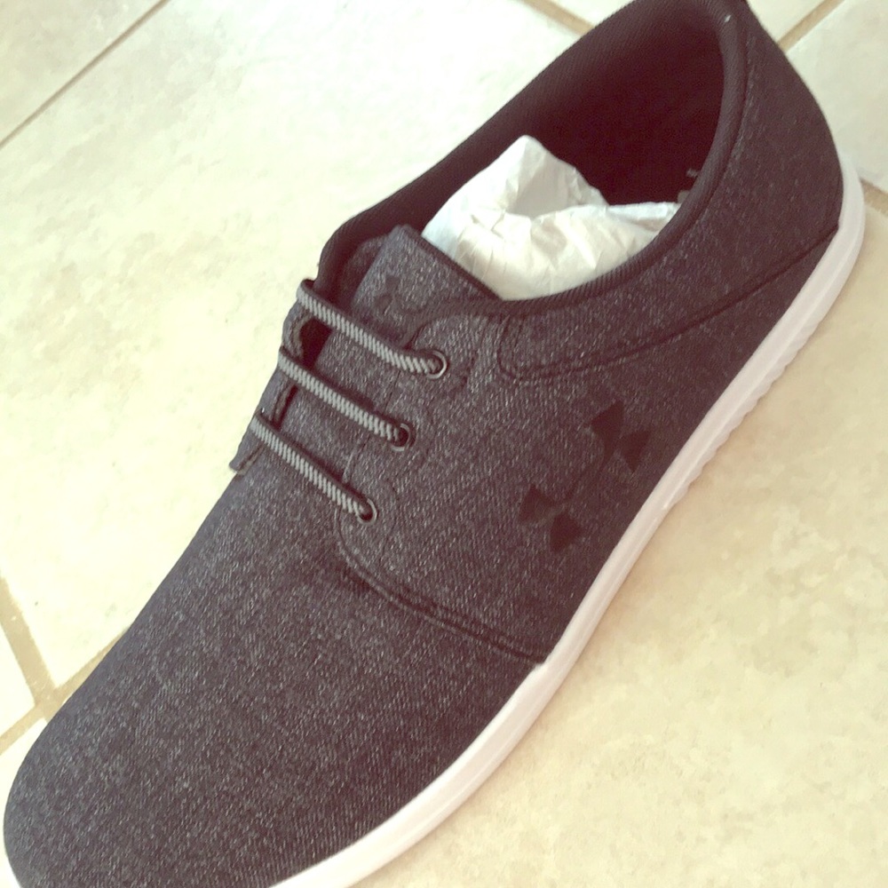 Never been worn! Men’s Under Armour Shoes